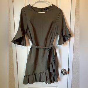 NWOT Olive tie on side dress